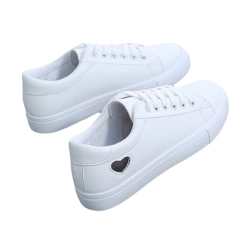 VEIGGARA | Scarpe da ginnastica da donna con dettagli a forma di cuore
